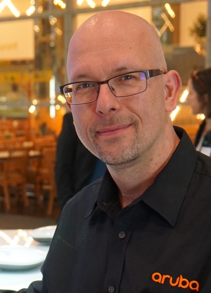 Speaker Oliver Loke von Aruba, a HPE Company